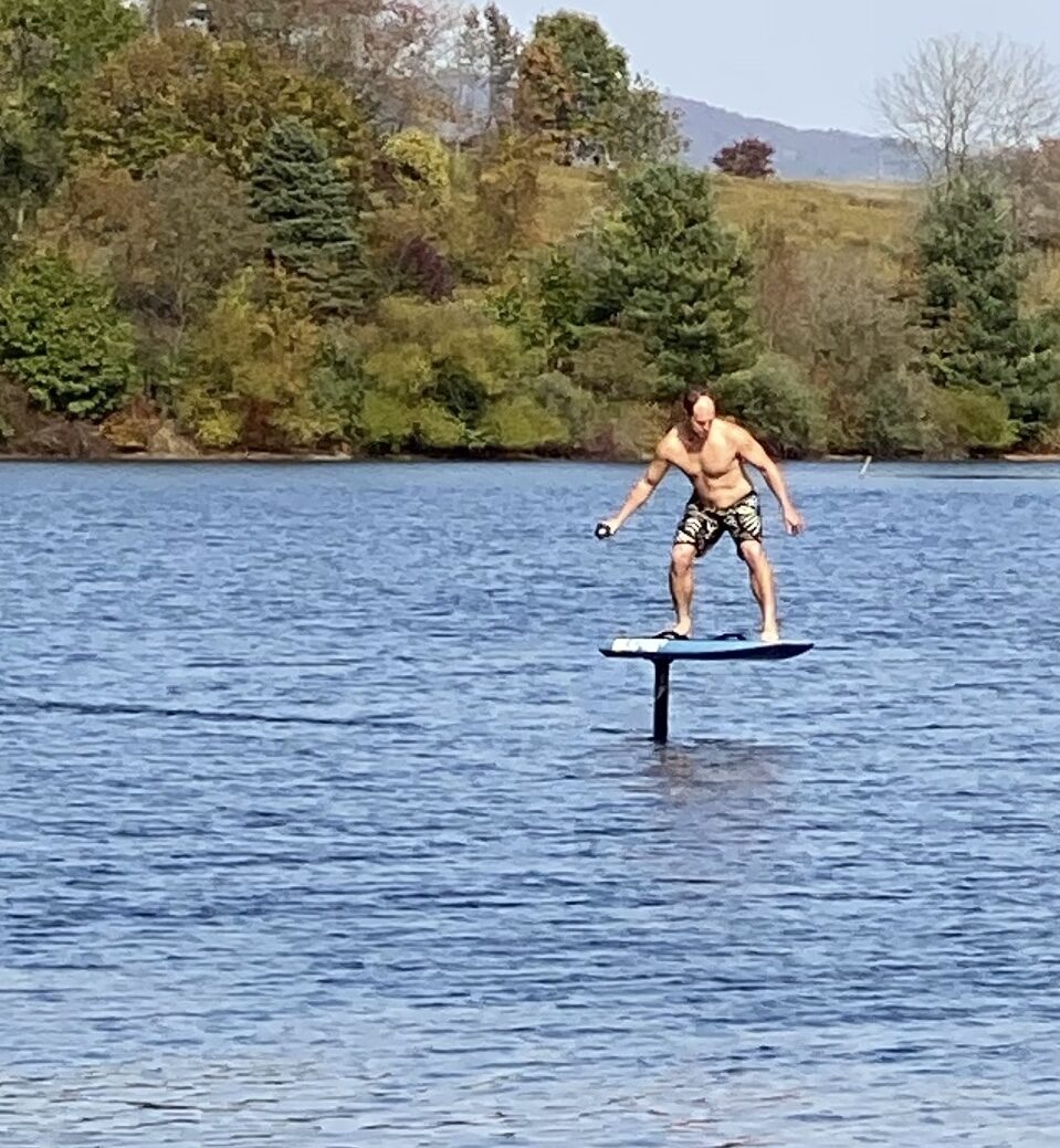 Foiling on the lake in fall